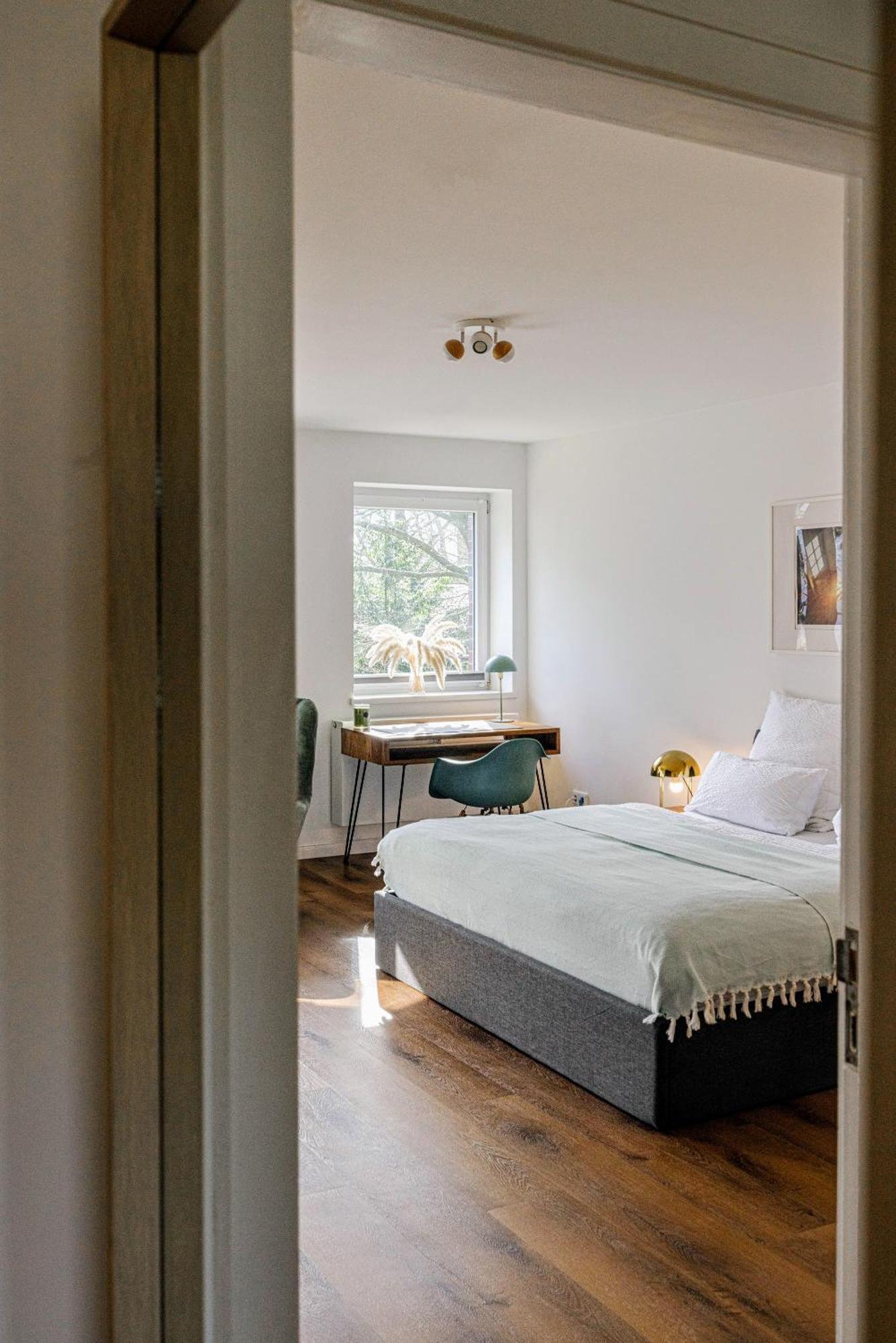 Have-a-nice-stay - Nahe Bahnhof - 20 Minuten Nach Hamburg - Trotzdem Ruhig Gelegen - 6 Minuten Zu Fuss Ins Zentrum - Modern Eingerichtet