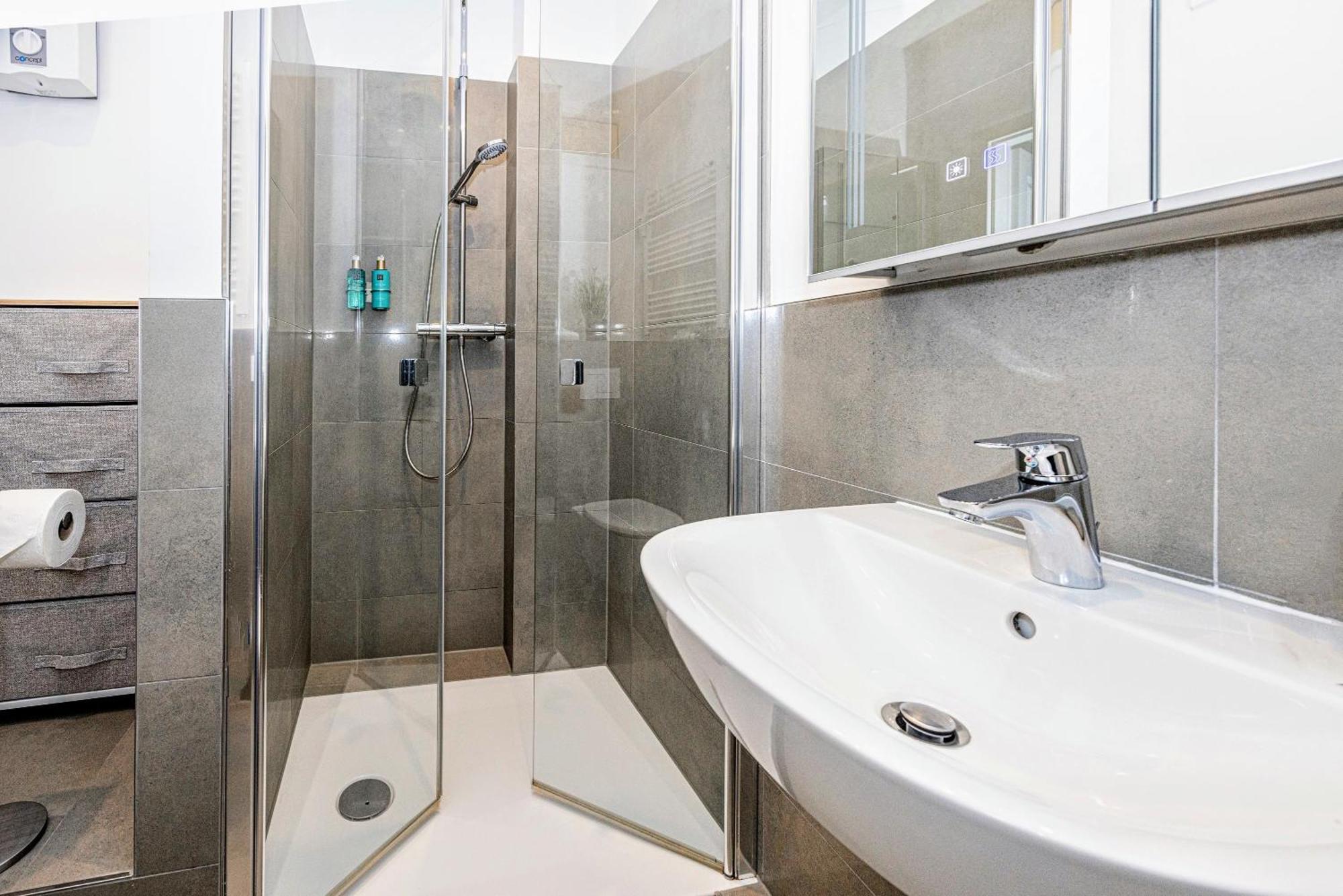 Apartment Have-a-nice-stay - Nahe Bahnhof - 20 Minuten Nach Hamburg - Trotzdem Ruhig Gelegen - 6 Minuten Zu Fuss Ins Zentrum - Modern Eingerichtet *