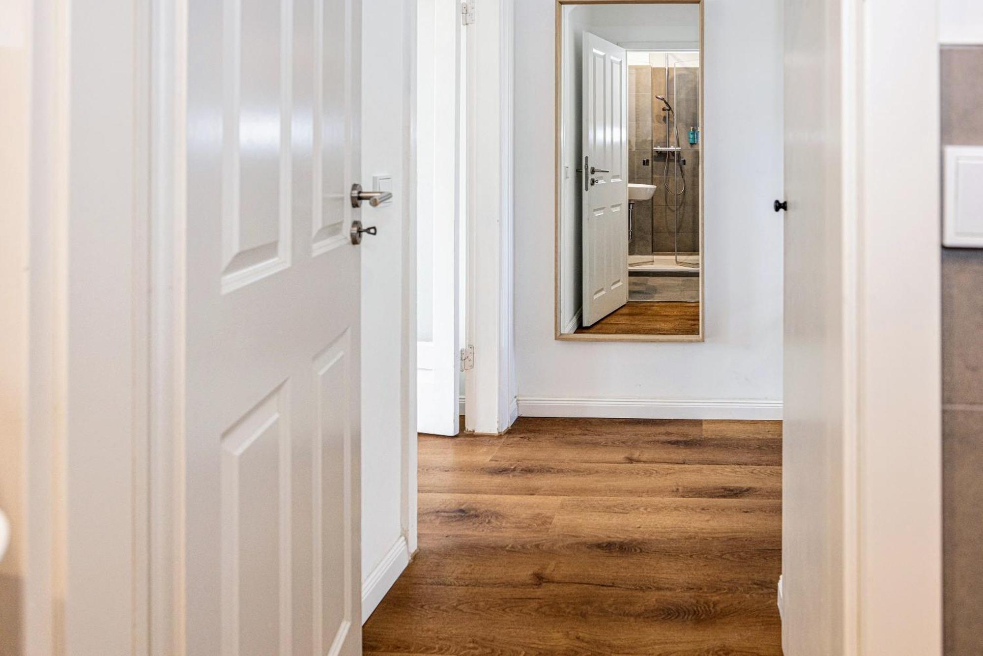 Have-a-nice-stay - Nahe Bahnhof - 20 Minuten Nach Hamburg - Trotzdem Ruhig Gelegen - 6 Minuten Zu Fuss Ins Zentrum - Modern Eingerichtet Apartment